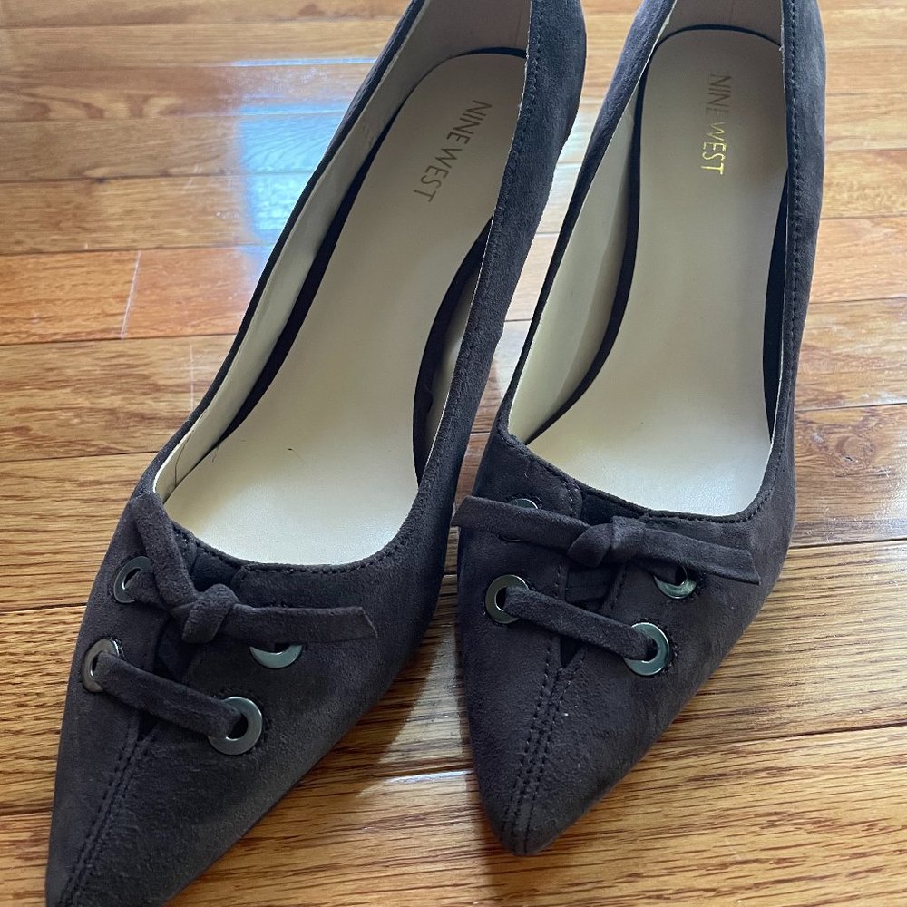 Nine West Chocolate Brown Suede Kitty Heel Shoes SZ